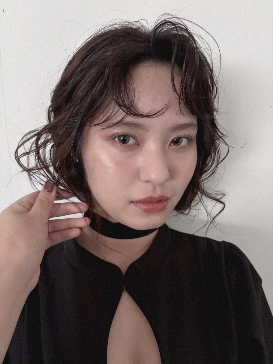 ヘアセット（指名のみ・沖口、仲田使用不可）の施術事例です。仕上がりは無造作な動きで柔らかい質感です。 oli