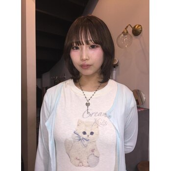 顔まわりレイヤーを入れたモカブラウンのボブ PAUSE
