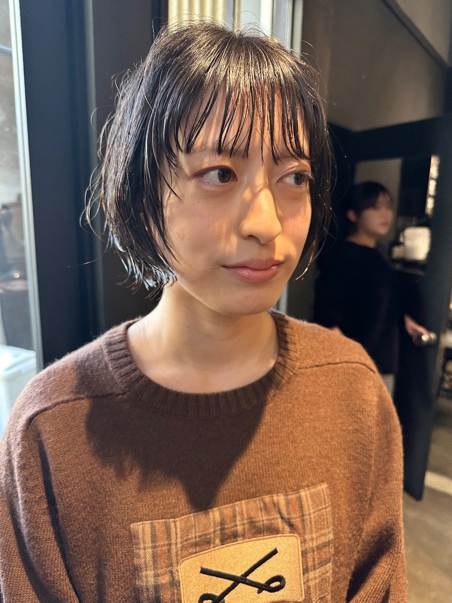 宮田カット＋ハイブリッドパーマの施術事例です。仕上がりは無造作で束感のある軽やかな仕上がりです。 PAUSE
