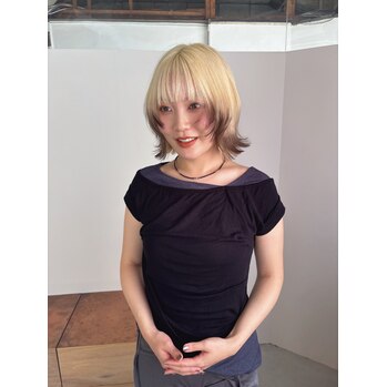 顔まわりレイヤーと毛先のデザインカラーを合わせたボブ the hinc